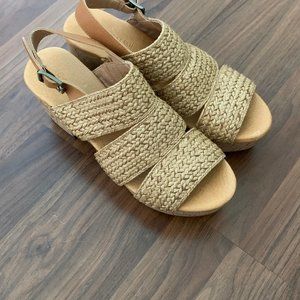 Chocolat Blu Galya Platform Sandal